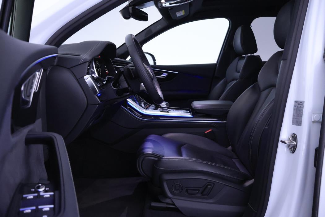 AUDI Q7 2025