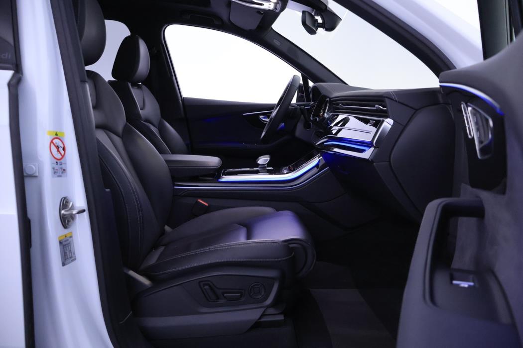 AUDI Q7 2025