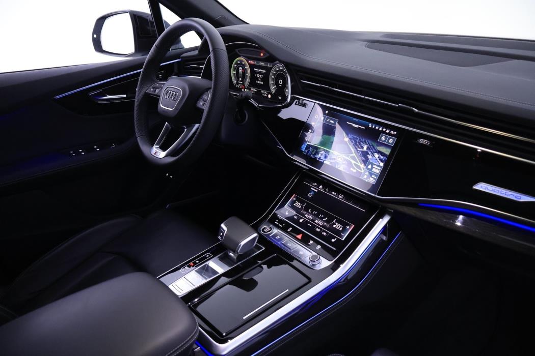 AUDI Q7 2025