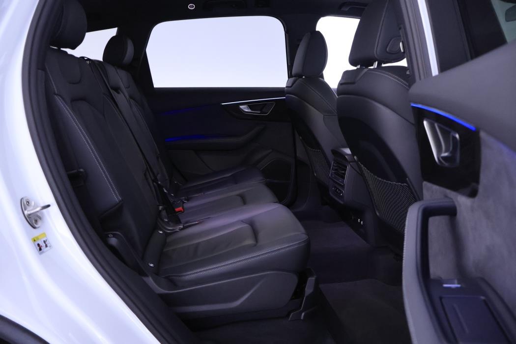 AUDI Q7 2025