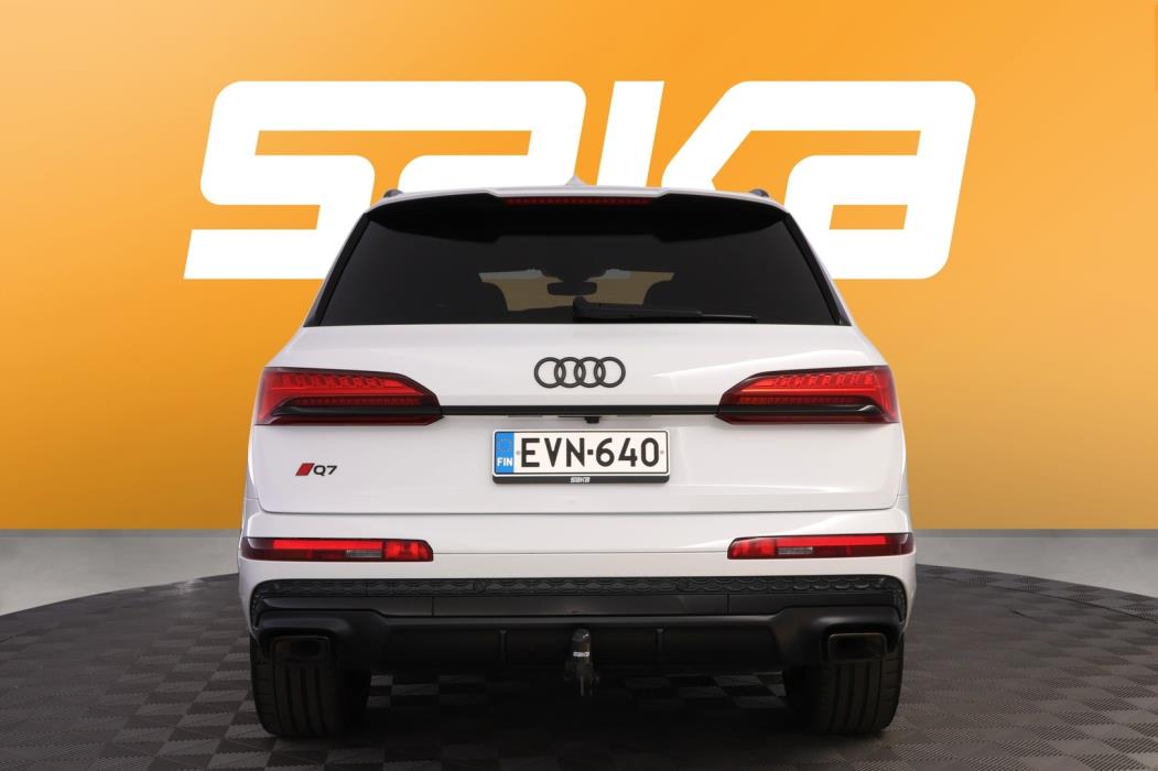 AUDI Q7 2025