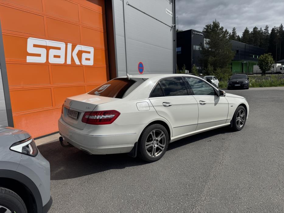 MERCEDES-BENZ E 2011