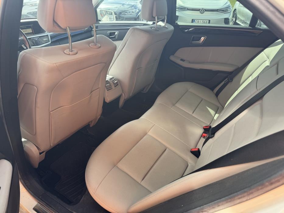MERCEDES-BENZ E 2011