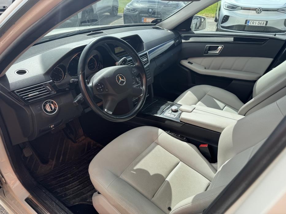 MERCEDES-BENZ E 2011