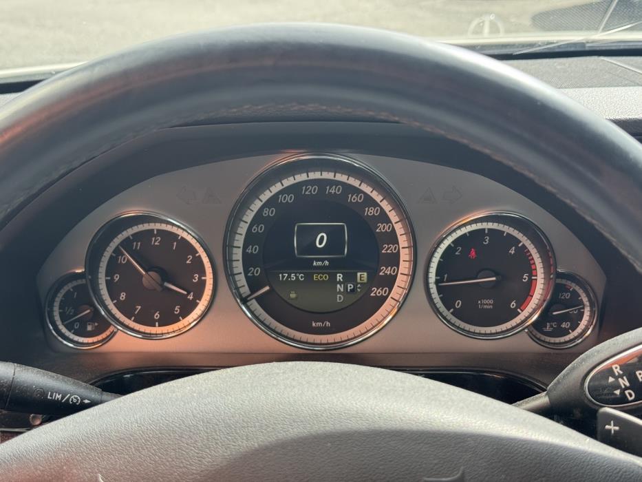 MERCEDES-BENZ E 2011