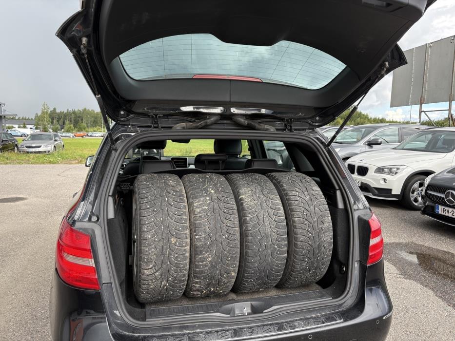 MERCEDES-BENZ B 2012