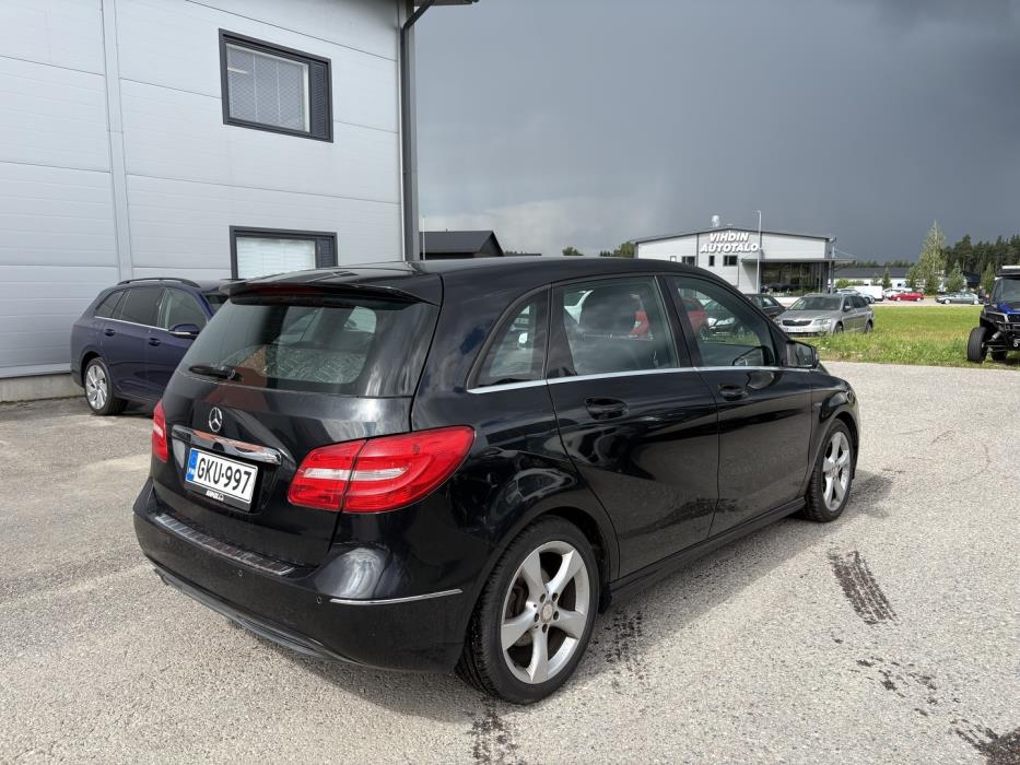 MERCEDES-BENZ B 2012