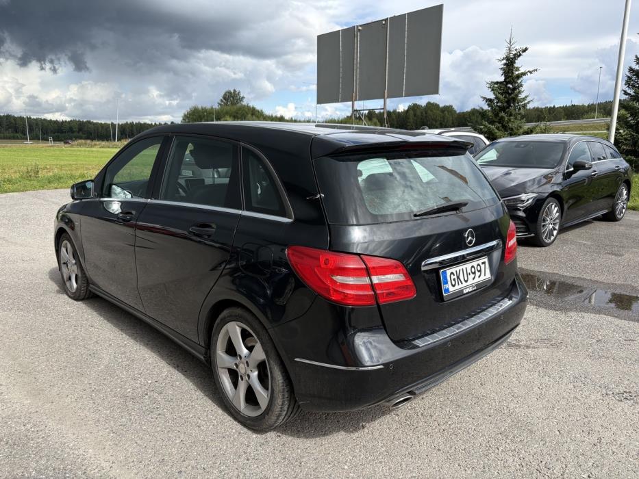 MERCEDES-BENZ B 2012