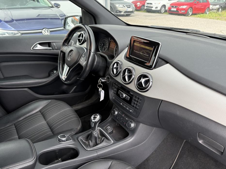 MERCEDES-BENZ B 2012