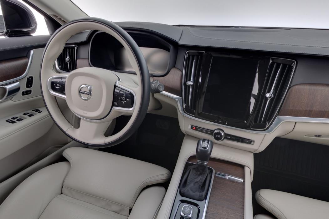 VOLVO V90 2021