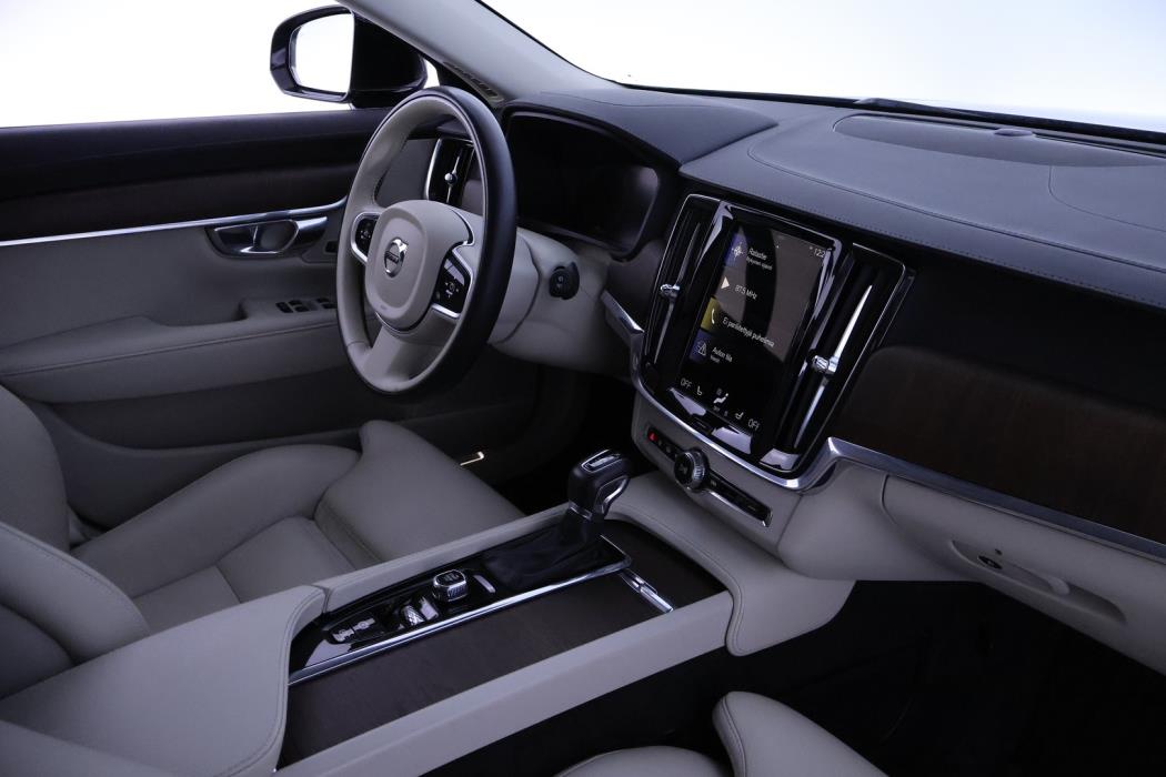VOLVO V90 2021