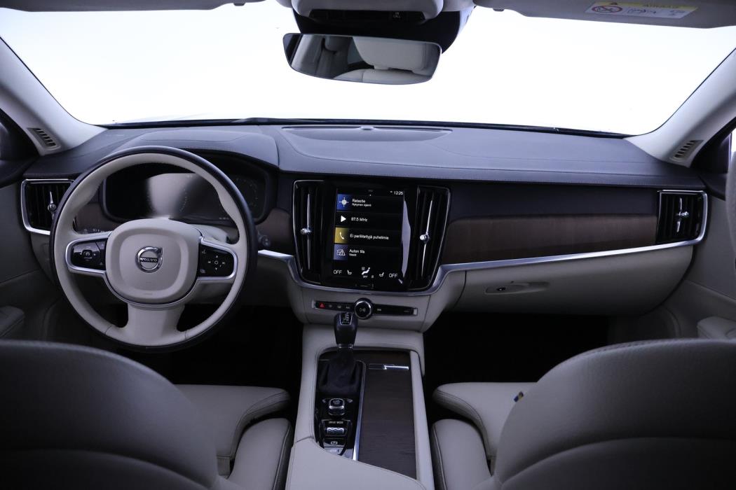 VOLVO V90 2021