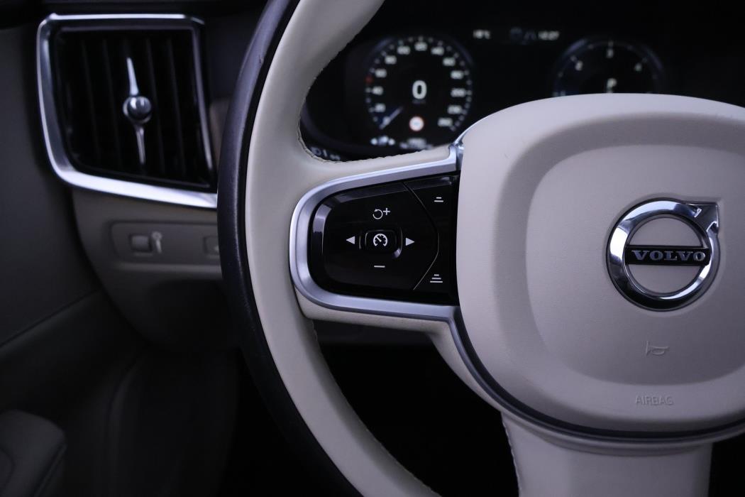 VOLVO V90 2021