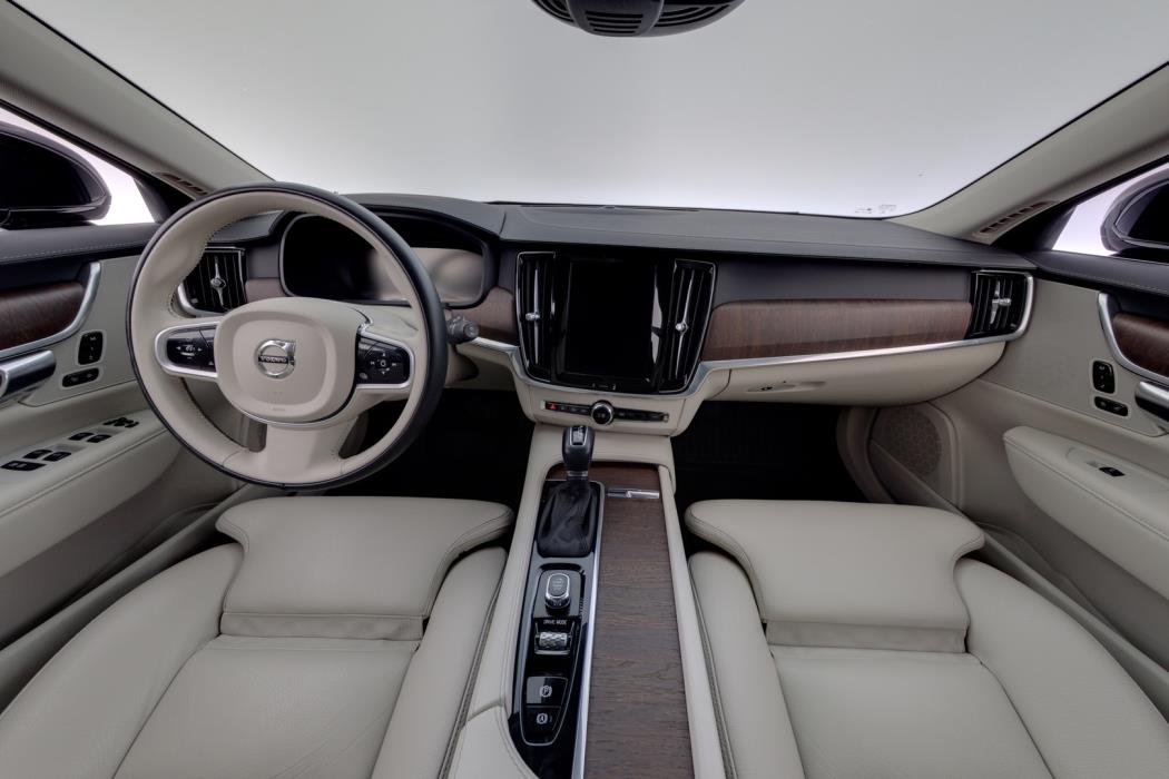 VOLVO V90 2021