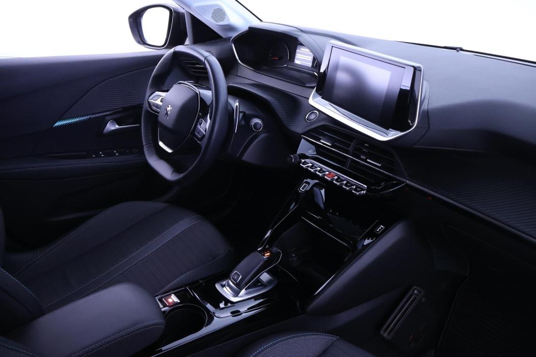 PEUGEOT 208 2021