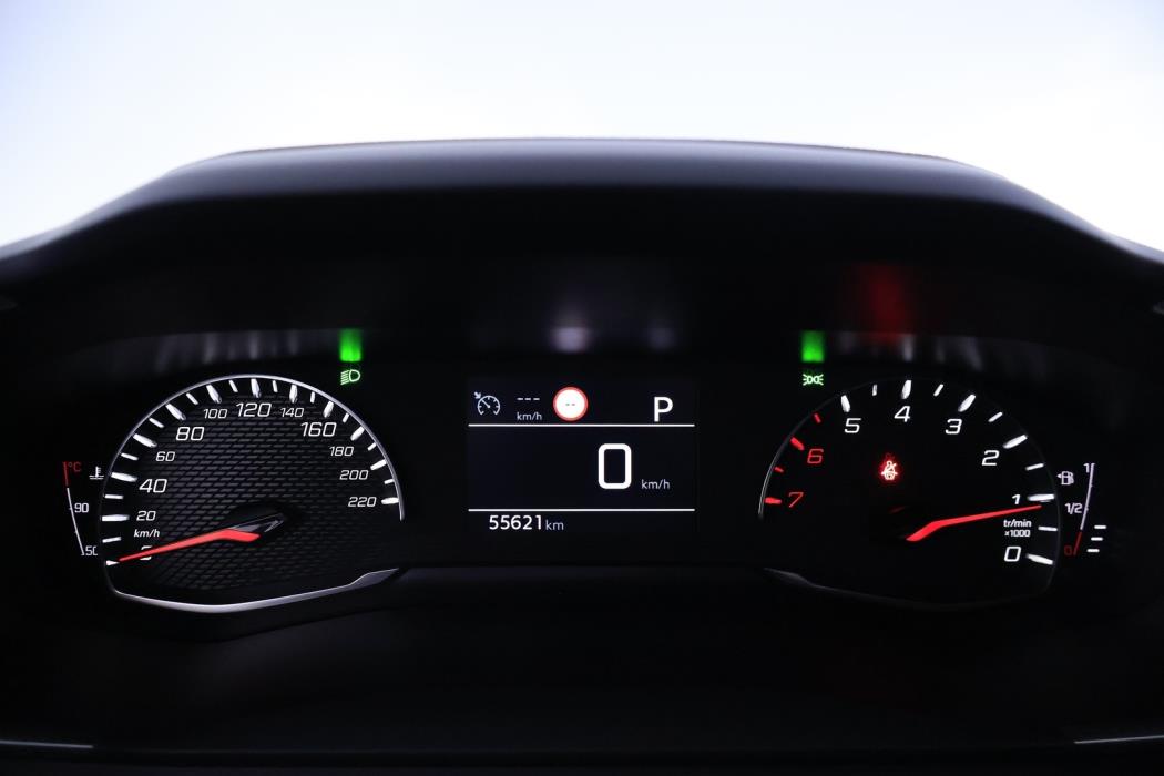 PEUGEOT 208 2021
