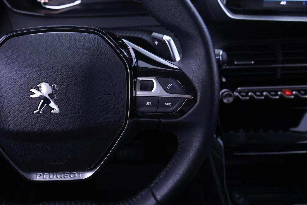 PEUGEOT 208 2021