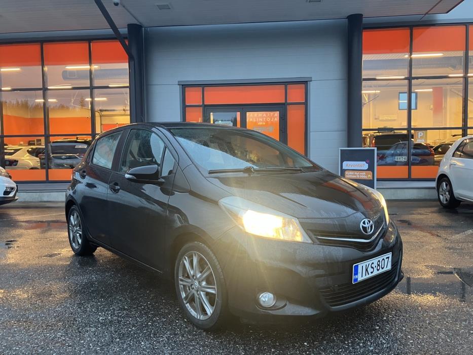 TOYOTA Yaris 2012