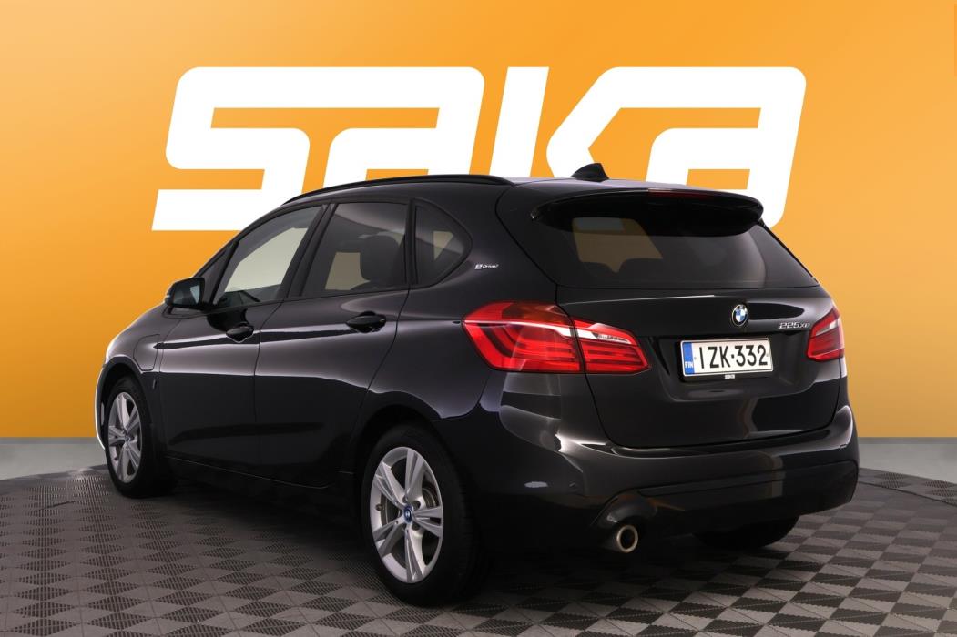 BMW 225 2019