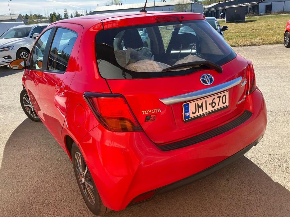 TOYOTA Yaris 2016