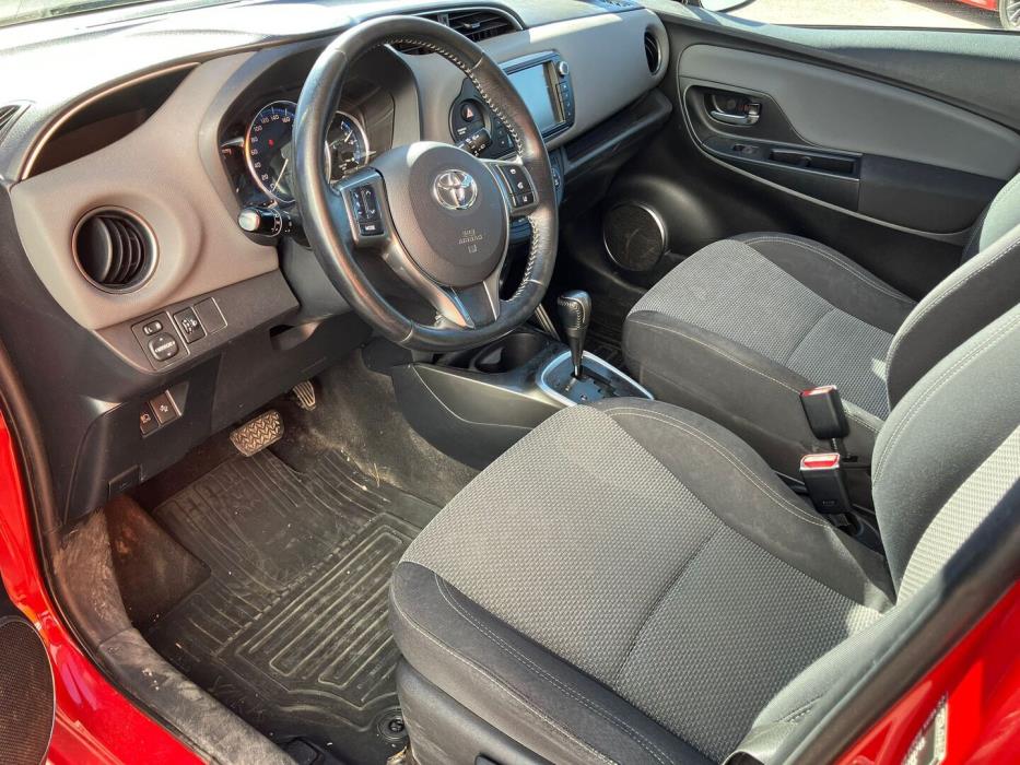 TOYOTA Yaris 2016