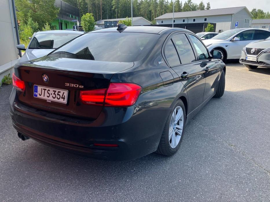 BMW 330 2018