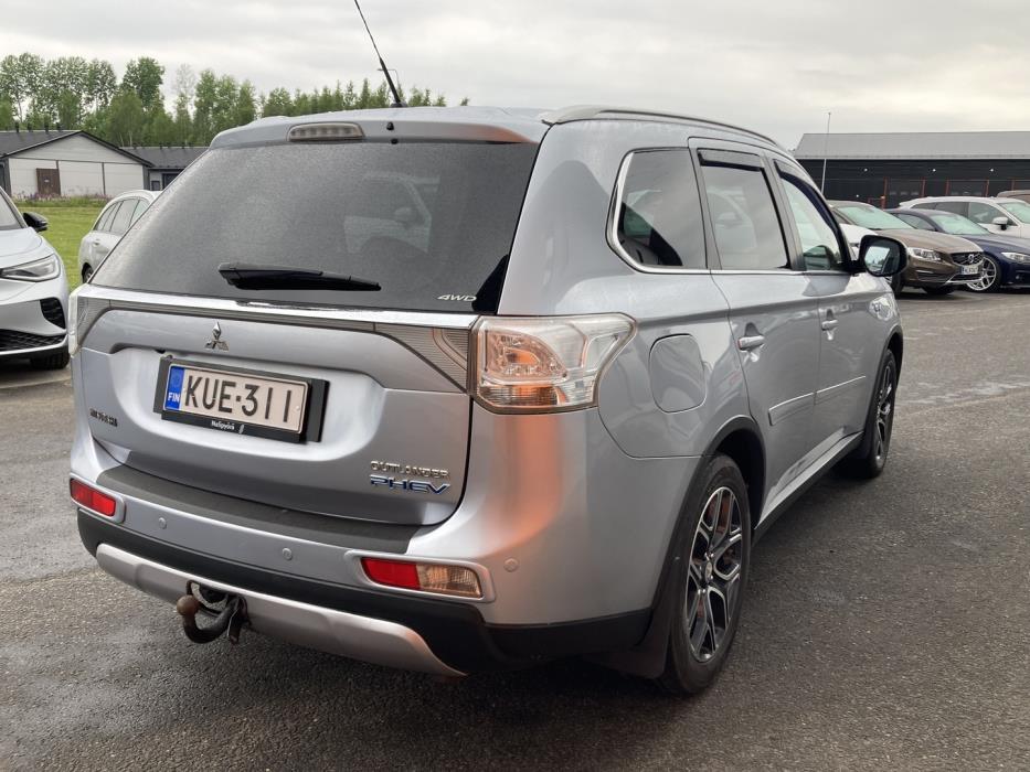 MITSUBISHI Outlander PHEV 2015
