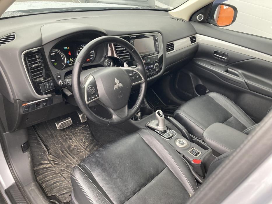 MITSUBISHI Outlander PHEV 2015
