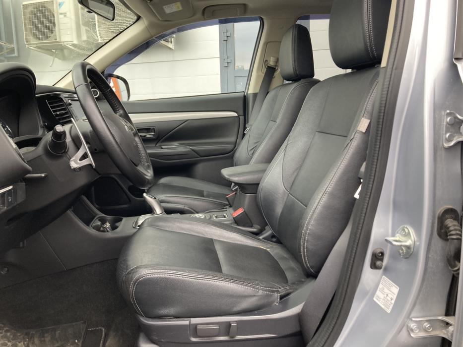 MITSUBISHI Outlander PHEV 2015