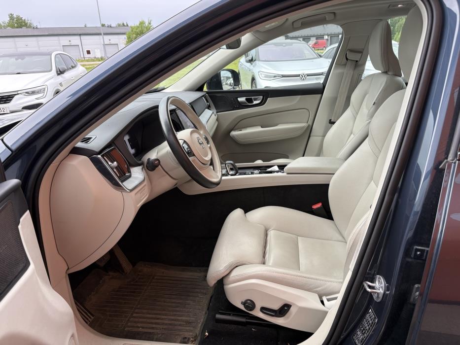 VOLVO XC60 2023