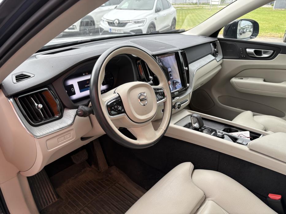 VOLVO XC60 2023