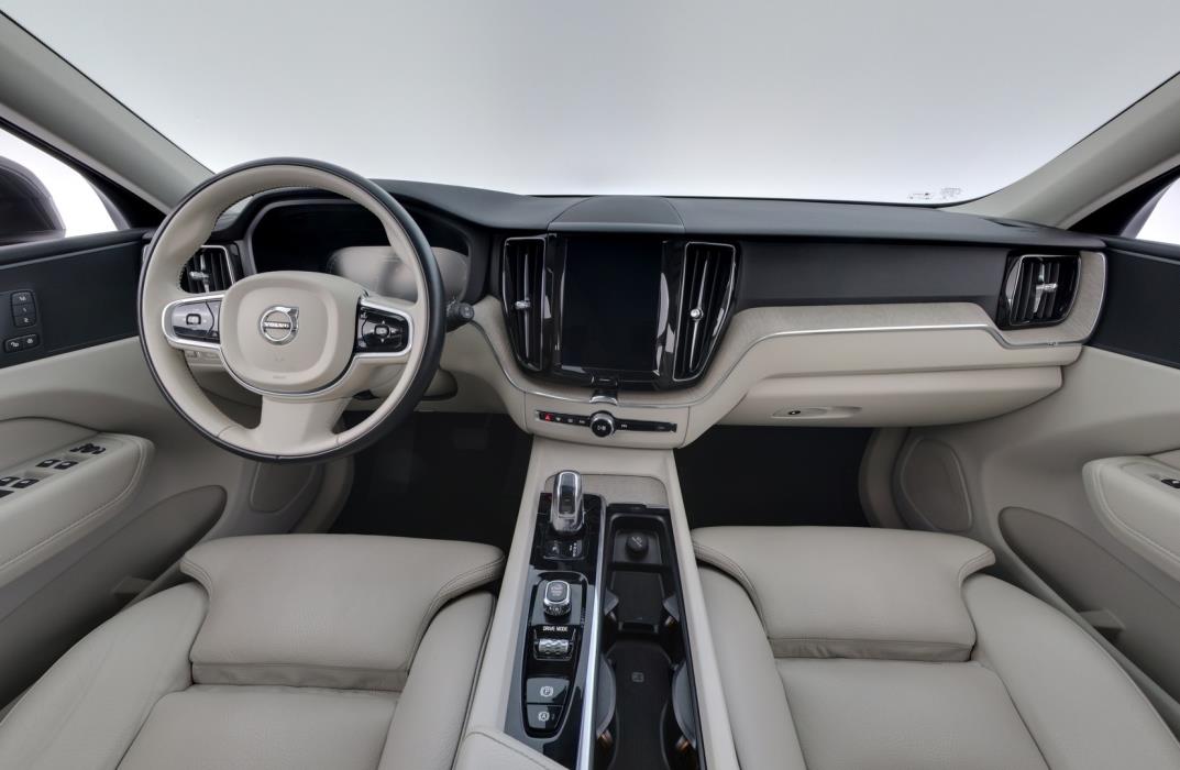 VOLVO XC60 2018