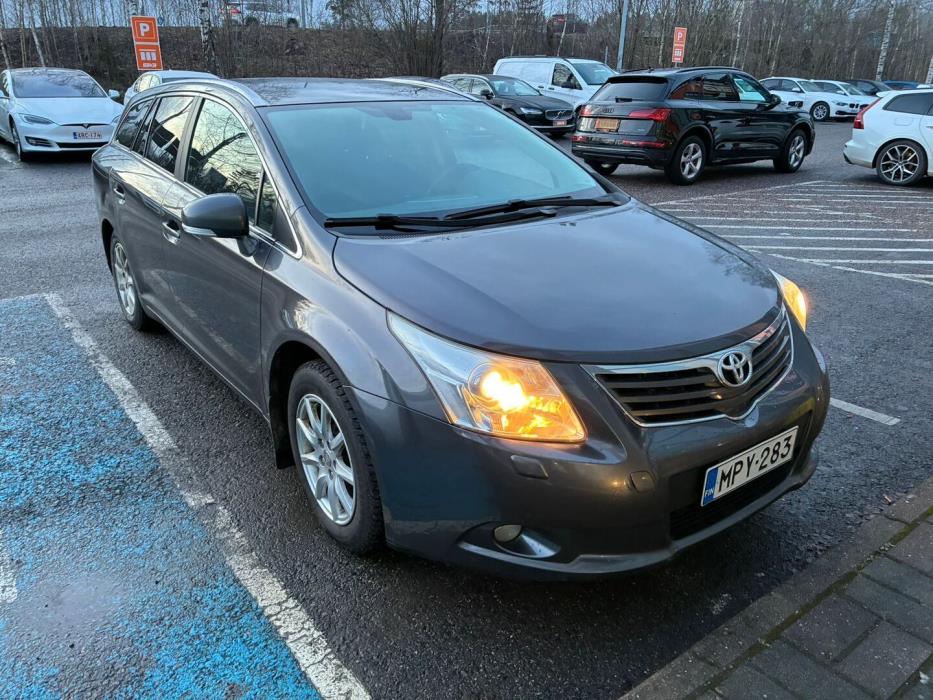 TOYOTA Avensis 2010