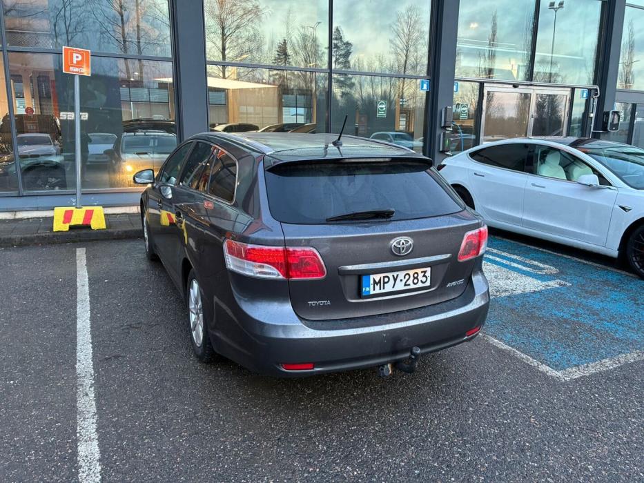 TOYOTA Avensis 2010