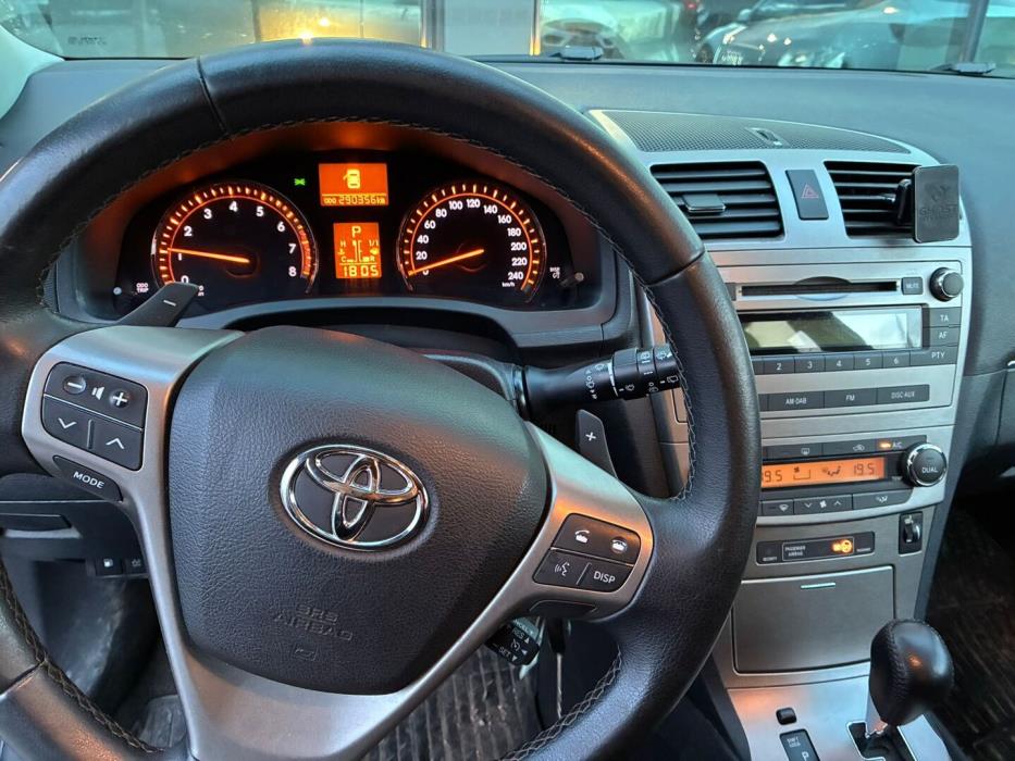 TOYOTA Avensis 2010