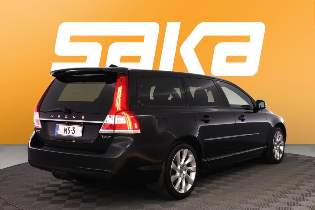 VOLVO V70 2013