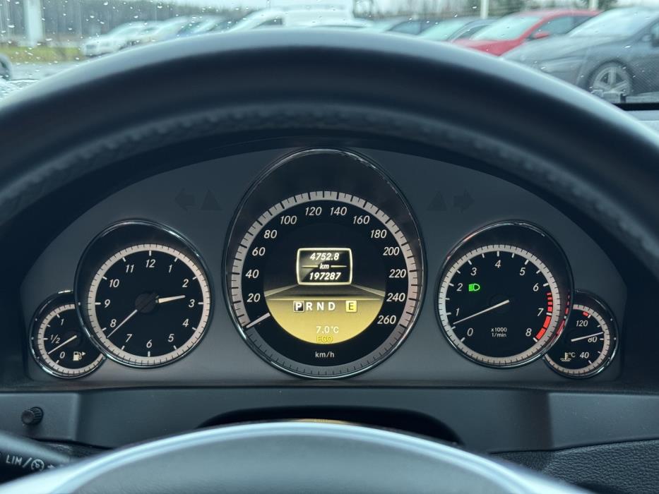 MERCEDES-BENZ E 2011