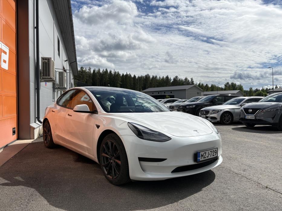 TESLA Model 3 2021