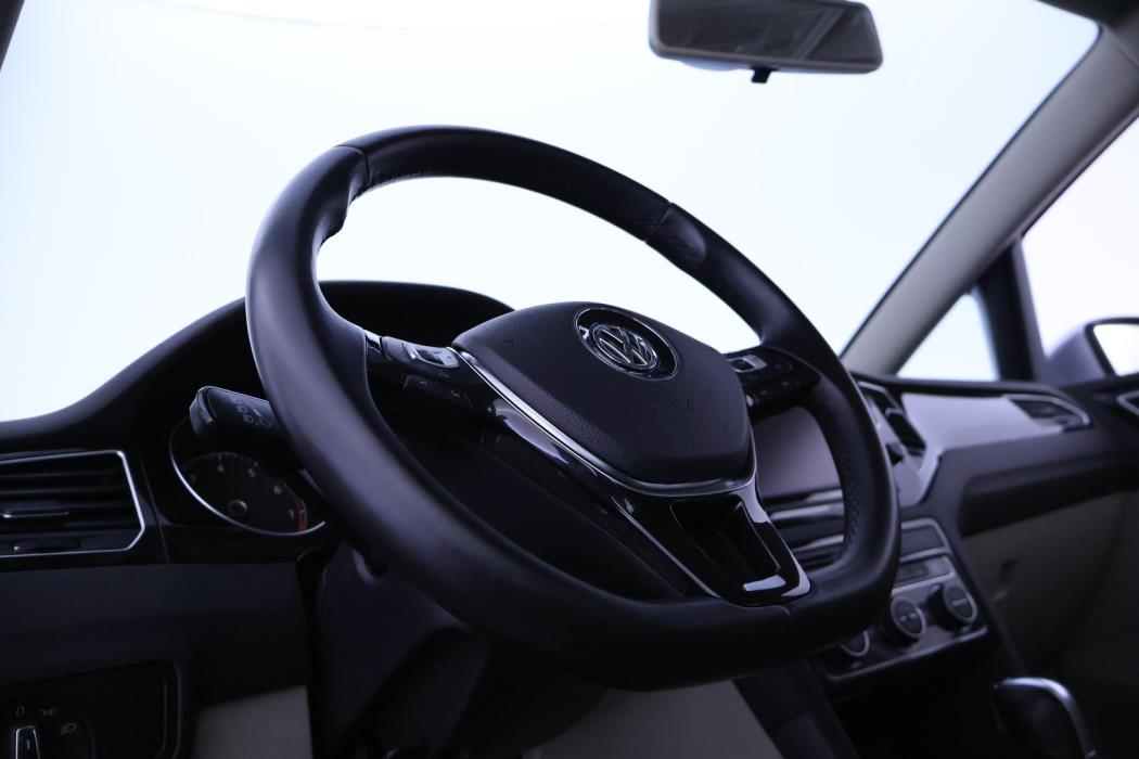 VOLKSWAGEN Golf Sportsvan 2015