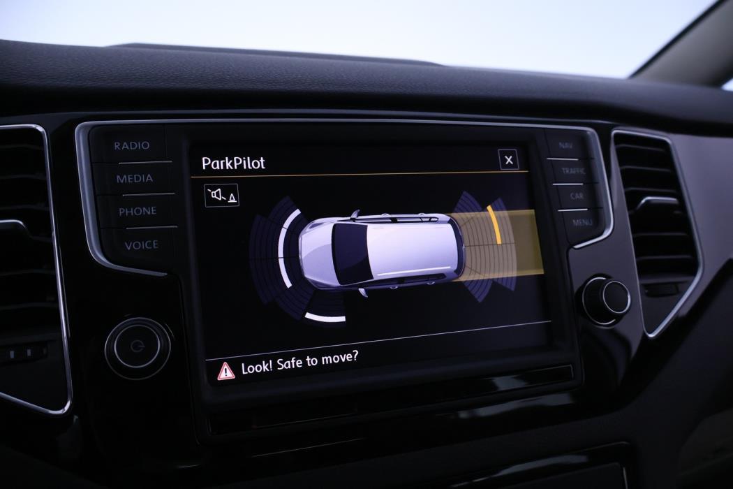 VOLKSWAGEN Golf Sportsvan 2015
