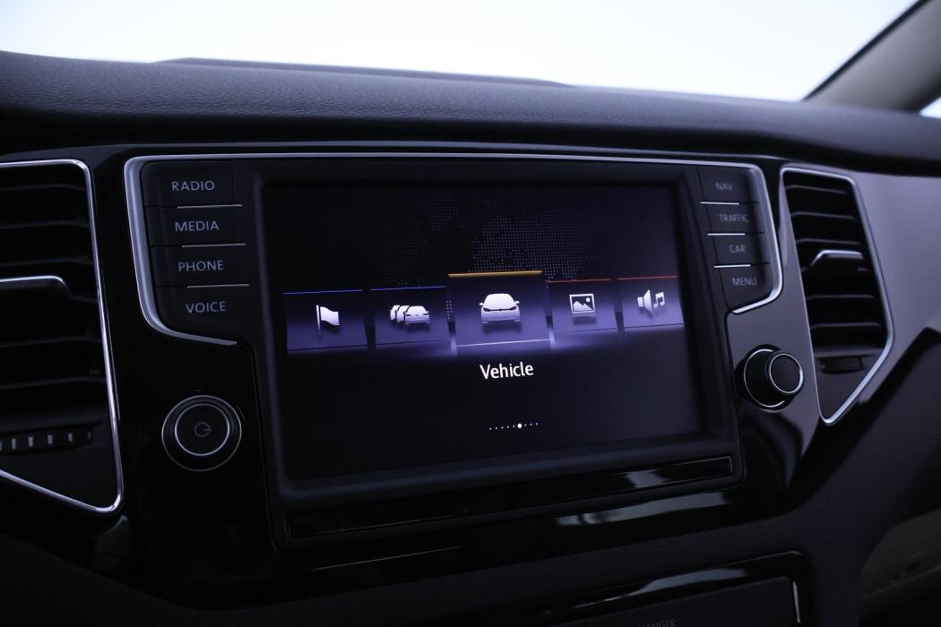 VOLKSWAGEN Golf Sportsvan 2015