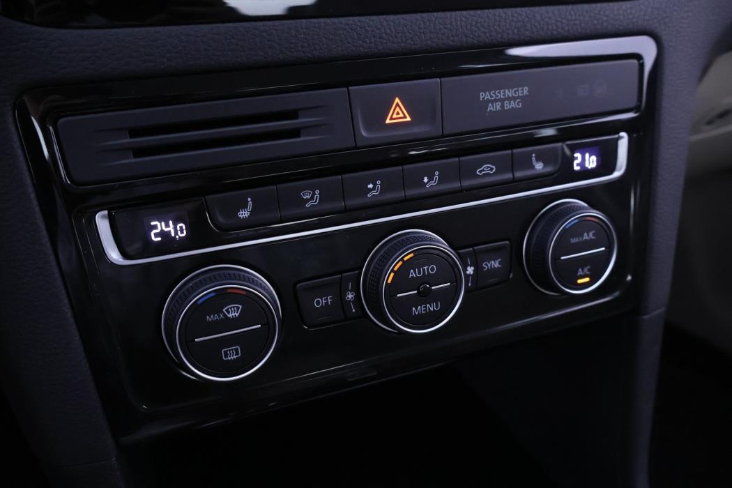 VOLKSWAGEN Golf Sportsvan 2015