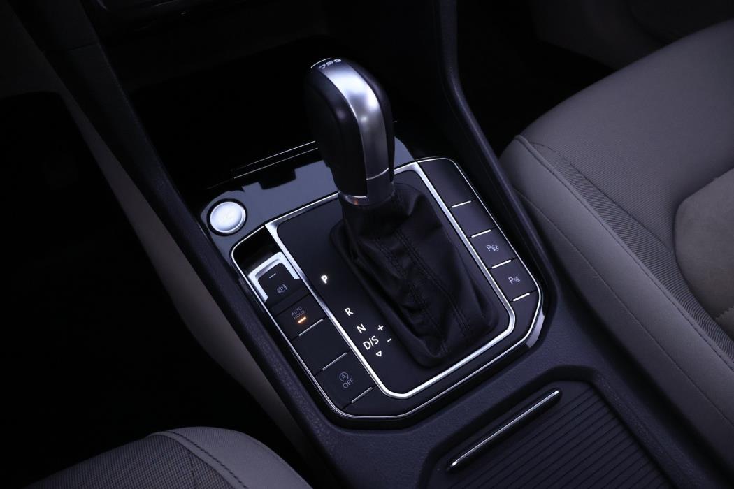 VOLKSWAGEN Golf Sportsvan 2015