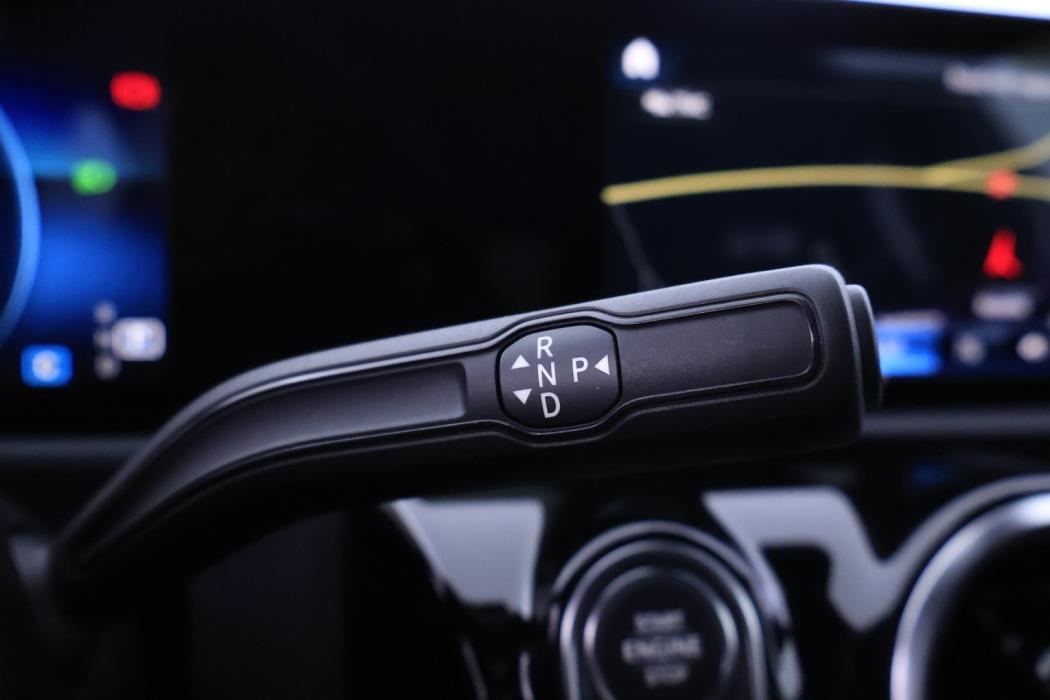 MERCEDES-BENZ A 2021