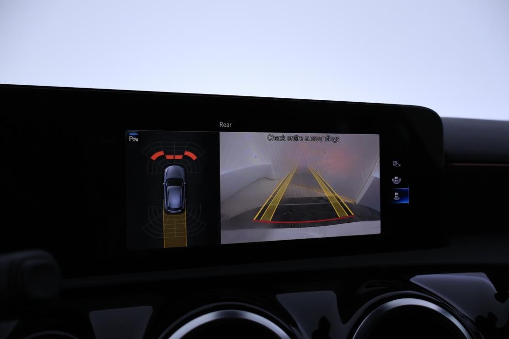 MERCEDES-BENZ A 2021
