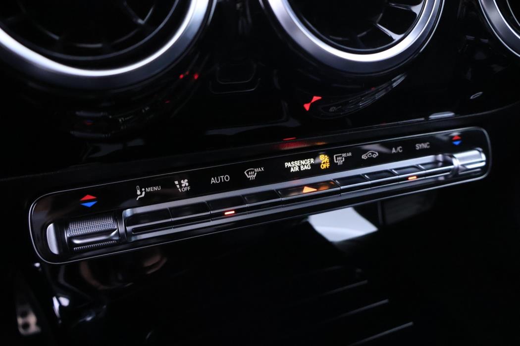 MERCEDES-BENZ A 2021