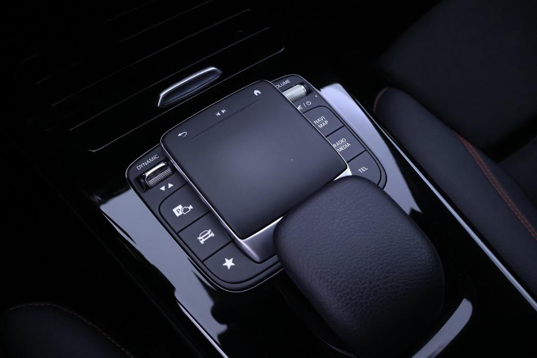 MERCEDES-BENZ A 2021
