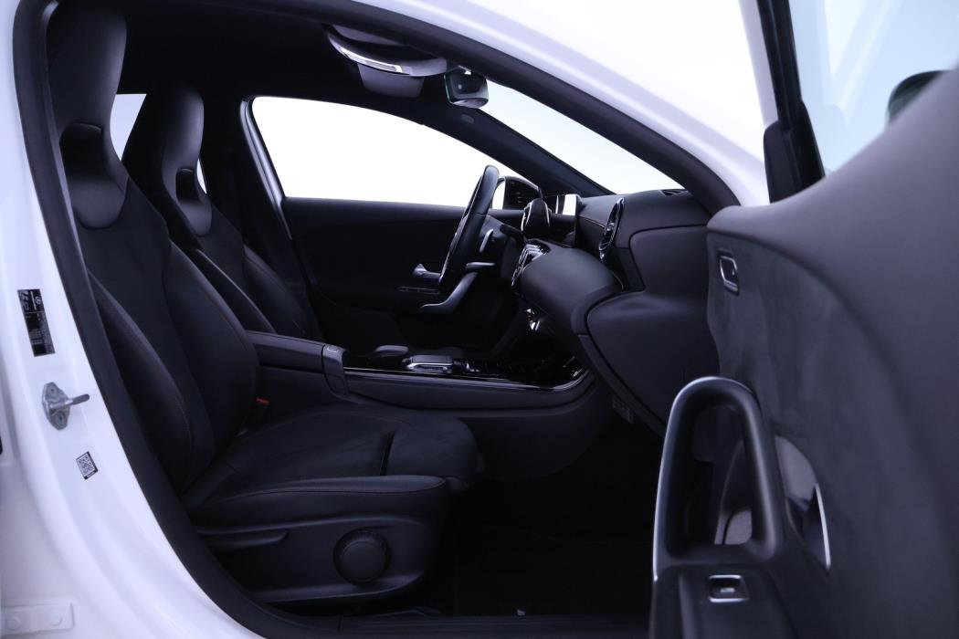 MERCEDES-BENZ A 2021