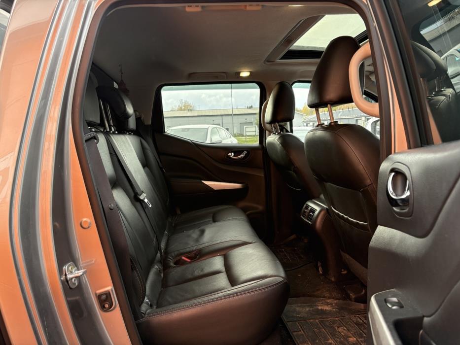 NISSAN Navara 2016
