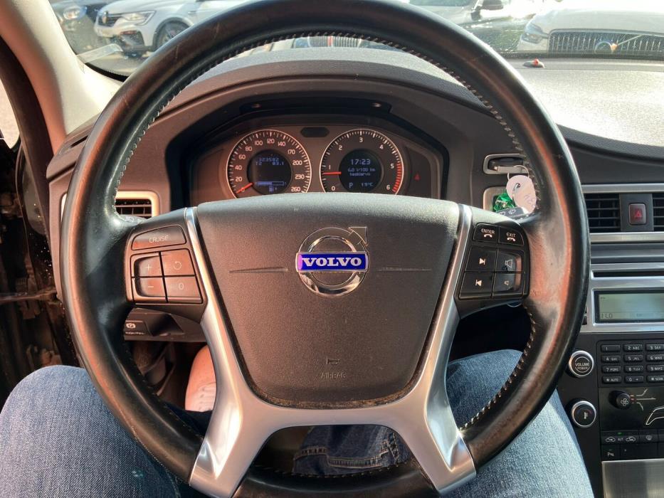 VOLVO V70 2010
